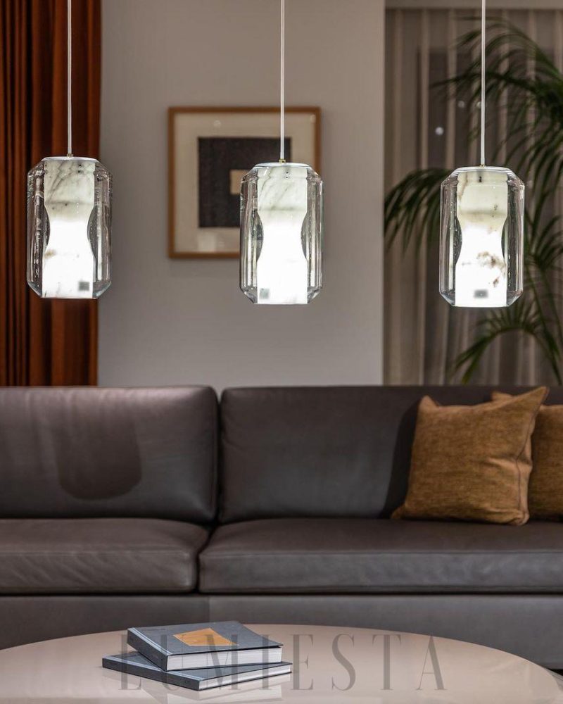 Lampa wisząca Chamber z marmurowym kloszem przezroczystym