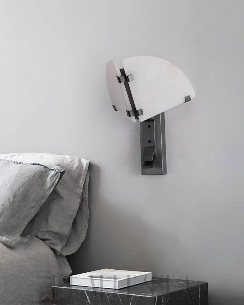 Lampa ścienna Dione z alabastru w kolorze czarnym i białym