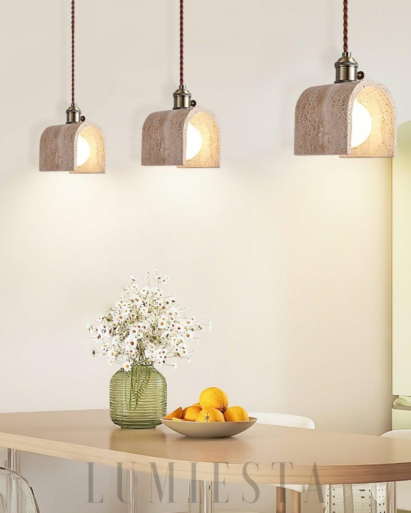 Lampa wisząca Alagusmo z travertynu w stylu minimalistycznym
