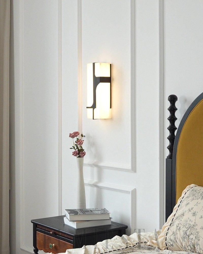 Lampa ścienna Alabaster Ariel w stylu nowoczesnym mosiądzowym