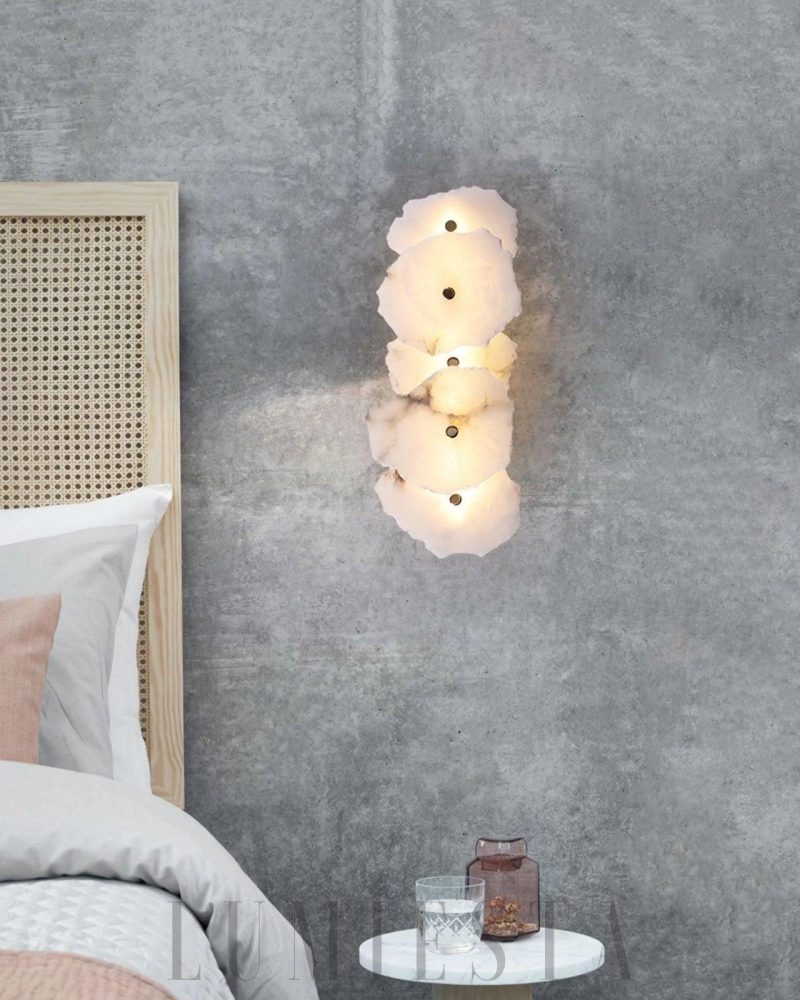Lampa ścienna Petra Złota z Białym Alabastrem dla Eleganckiego Wnętrza