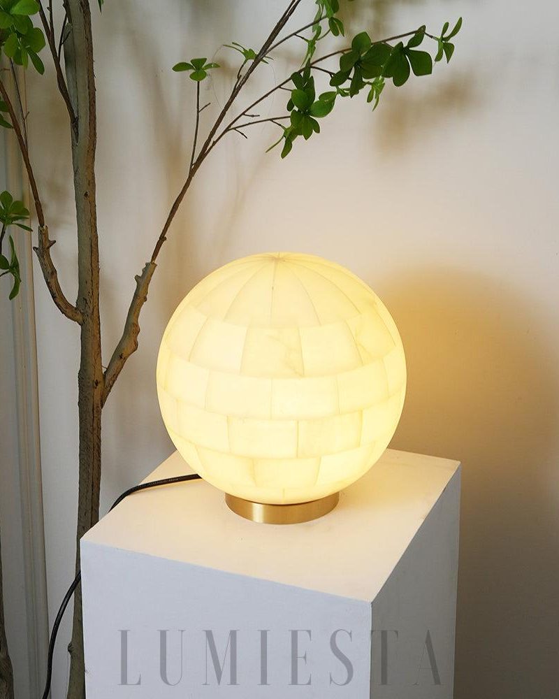 Lampa stołowa kula alabastrowa w mosiężnej podstawie 28cm
