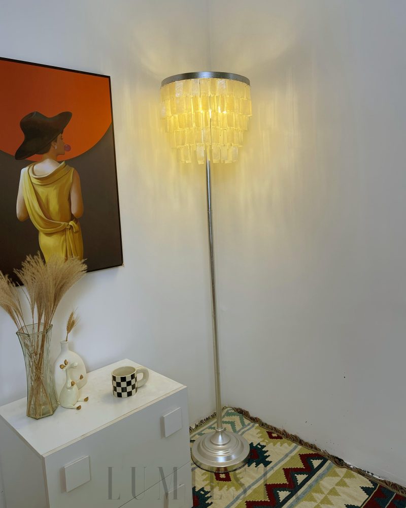 Lampa podłogowa Skye w stylu tiered srebrna i biała 155cm