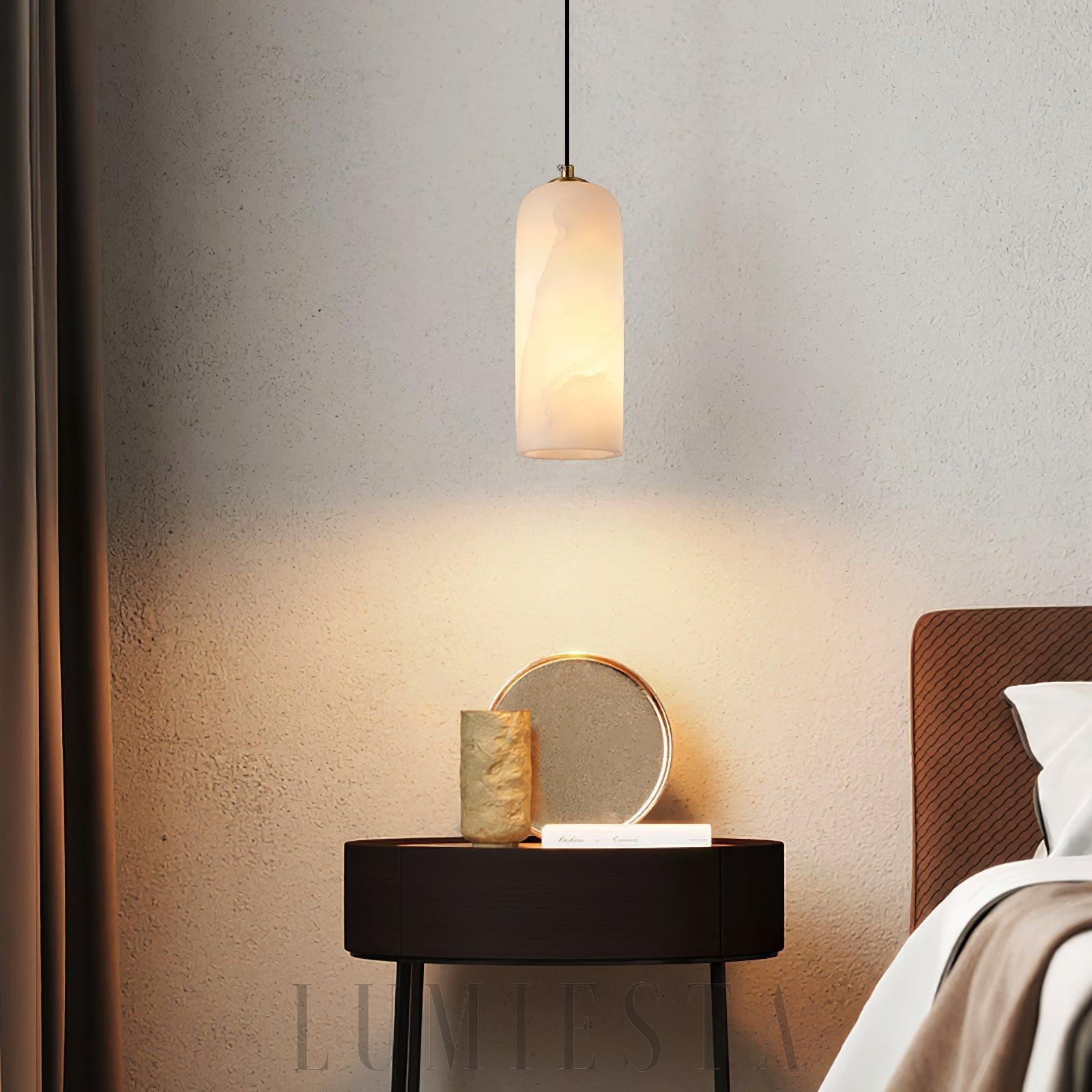 Lampa wisząca Monty w stylu mid-century z alabastrowym kloszem