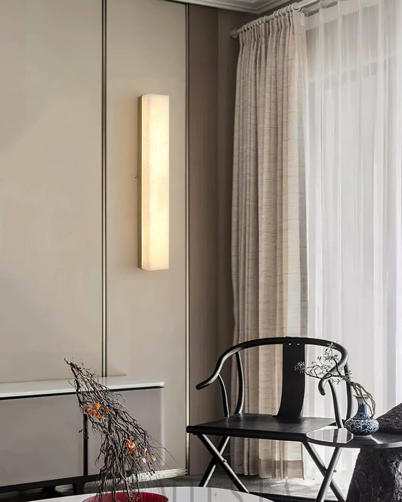 Lampa Ścienna Alabaster Emerson Mosiądz w Nowoczesnym Stylu