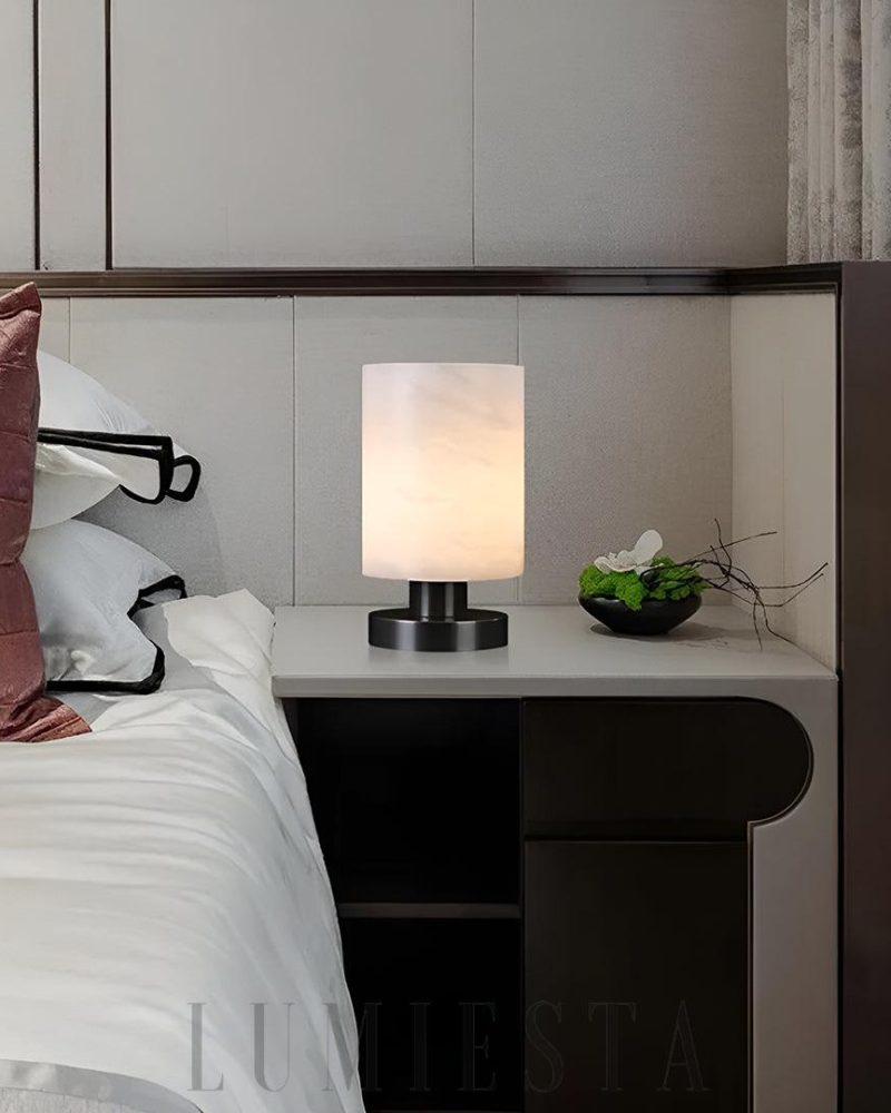 Lampka stołowa LED z marmurowym kloszem czarna biała 14cm