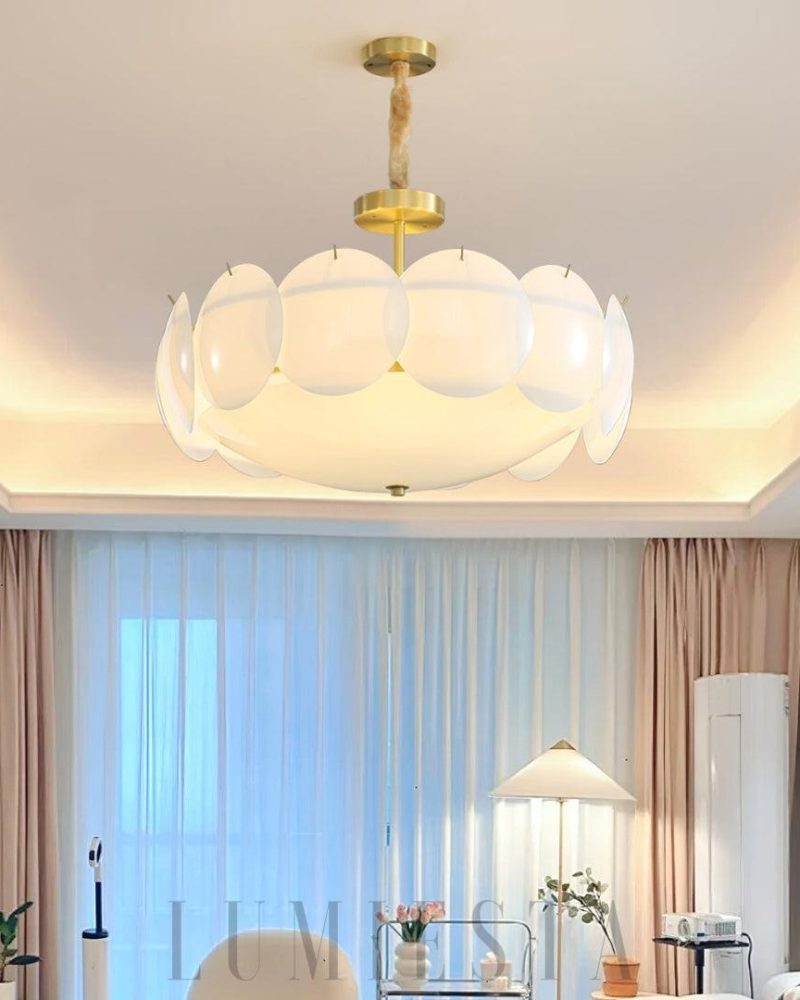 Lampa sufitowa Selene w stylu mosiężnym z szklanym kloszem
