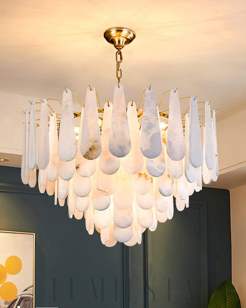 Lampa wisząca Alabaster Leon w kształcie kropli mosiądzowa