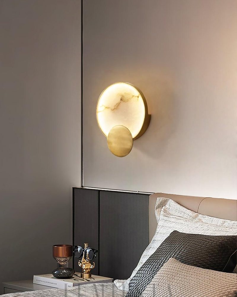 Lampa ścienna z marmuru w stylu nowoczesnym złota i biała