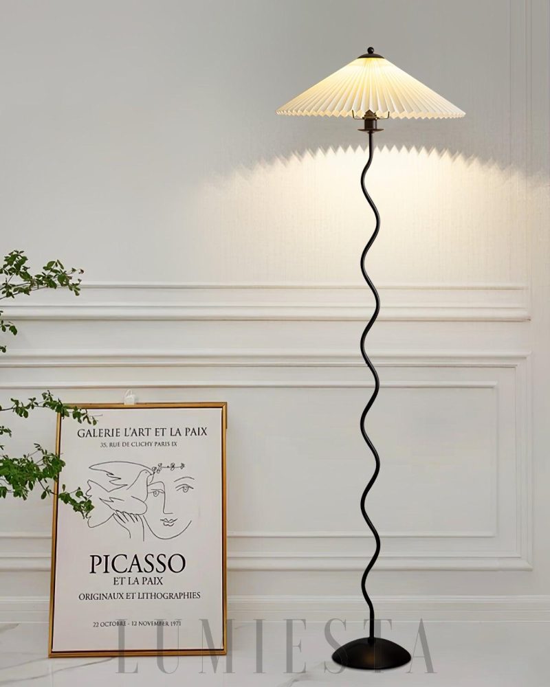 Lampa podłogowa Squiggle w stylu skandynawskim z falistym stelażem
