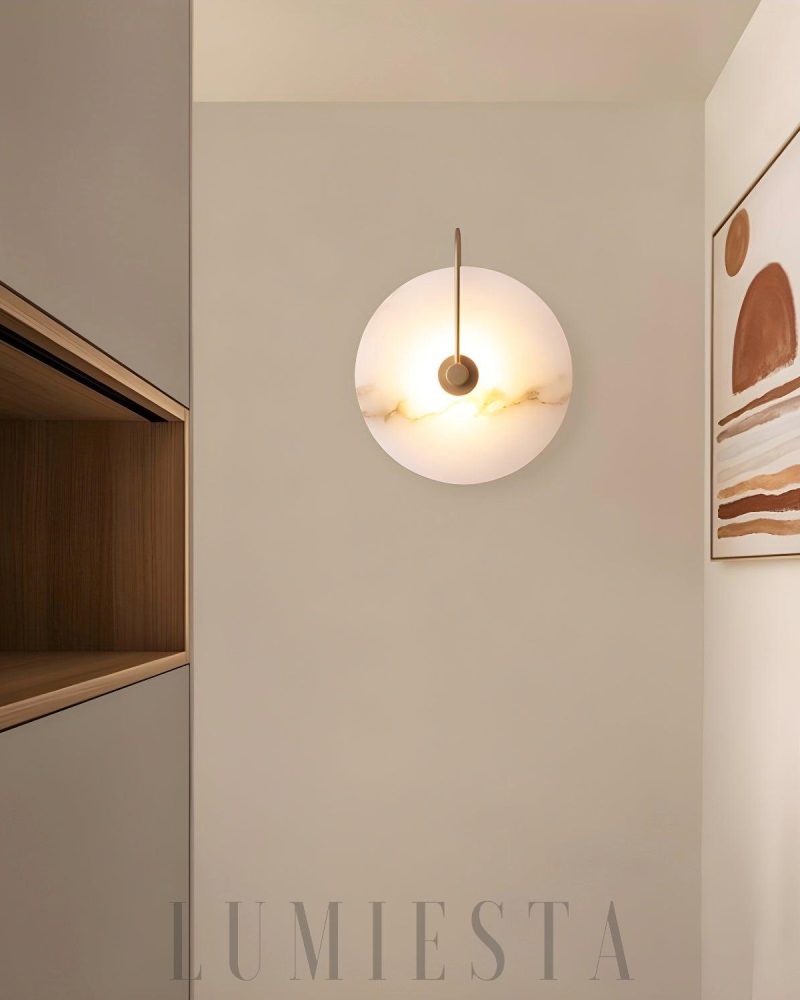 Lampa ścienna okrągła z alabastru w kolorze złotym i białym
