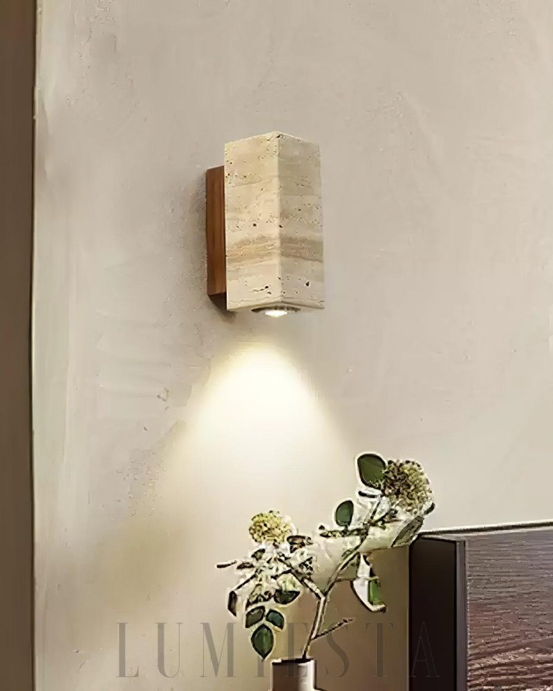 Lampa ścienna kolumna z travertynu w stylu minimalistycznym