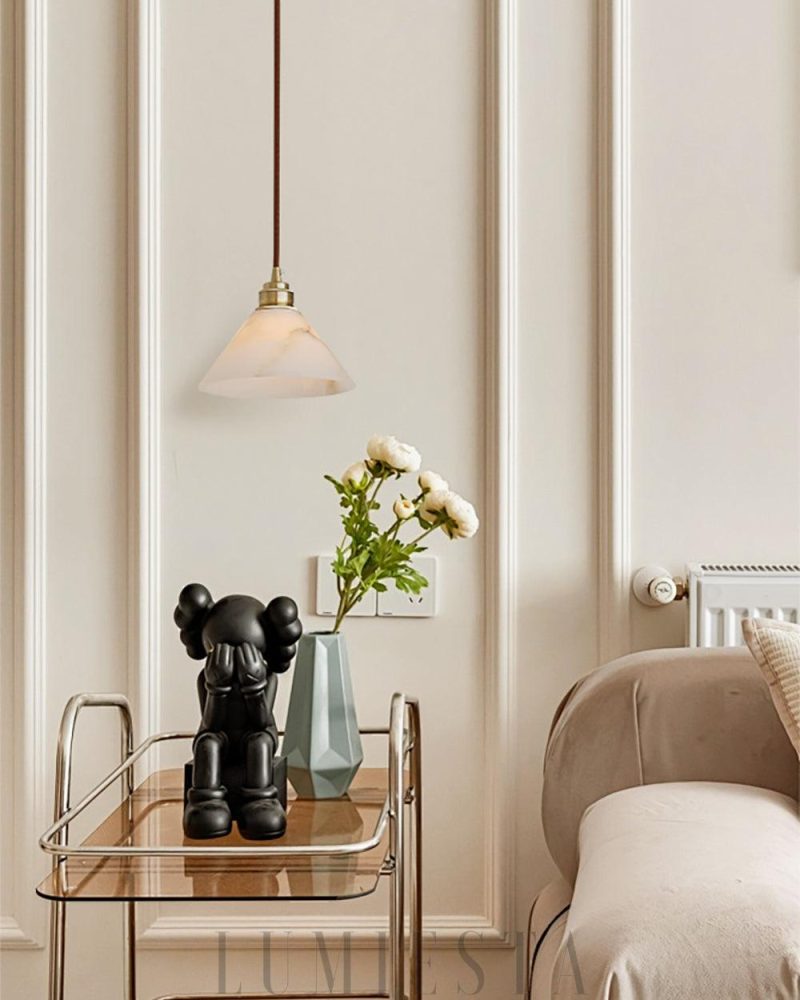 Lampa wisząca stożkowa z alabastru w kolorze mosiądzu 18cm