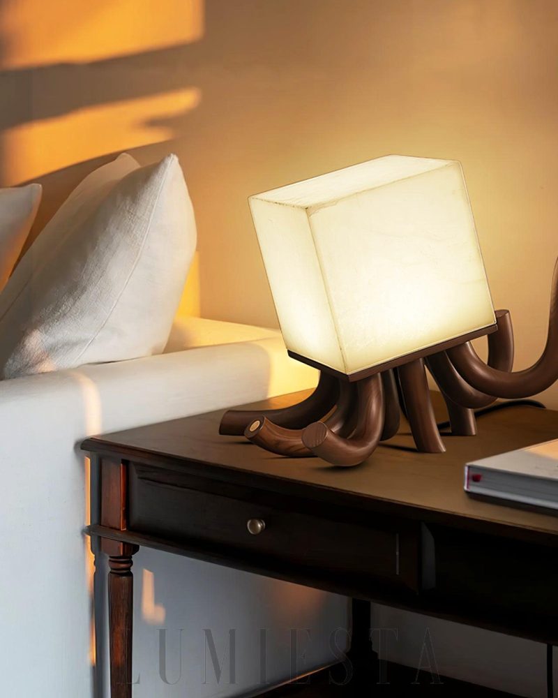 Lampa stołowa Alabaster Octavia w stylu rzeźby z drewna