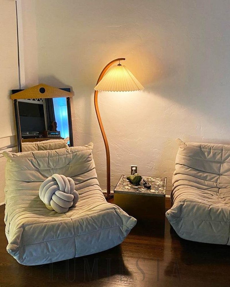 Lampa podłogowa Caprani z drewna w stylu skandynawskim 72cm