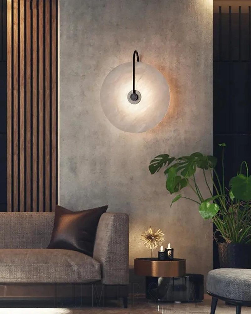 Lampa ścienna okrągła z alabastru w kolorze złotym i białym