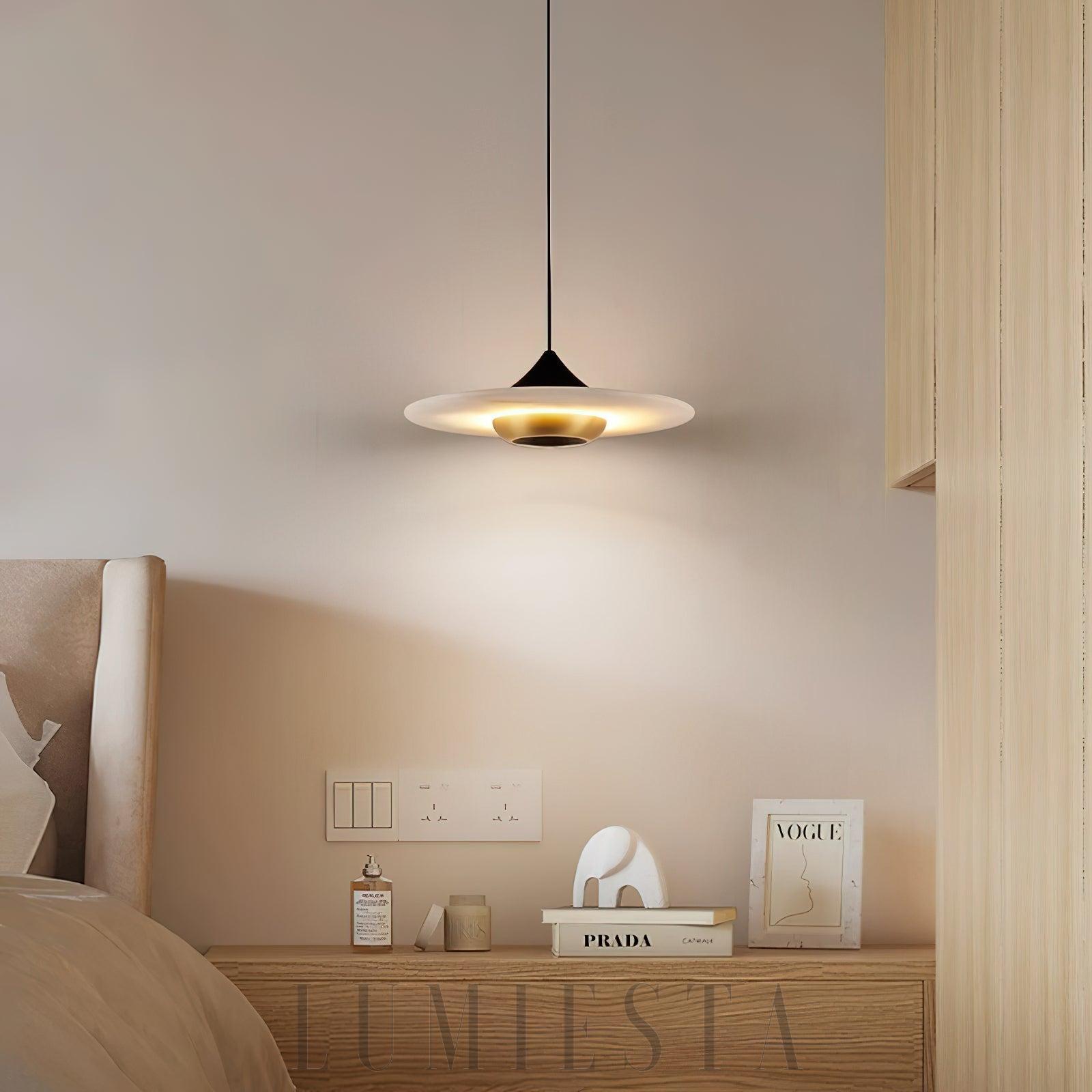 Lampa wisząca Flying Saucer z alabastru w kolorze złotym i czarnym