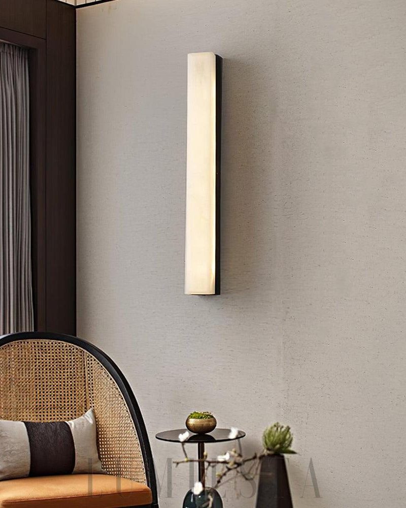 Lampa Ścienna Alabaster Emerson Mosiądz w Nowoczesnym Stylu