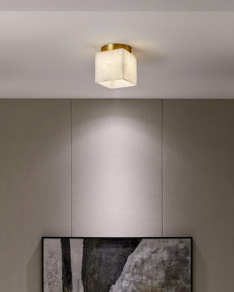 Lampa sufitowa kwadratowa Alabaster Budnick w mosiądzu i bieli