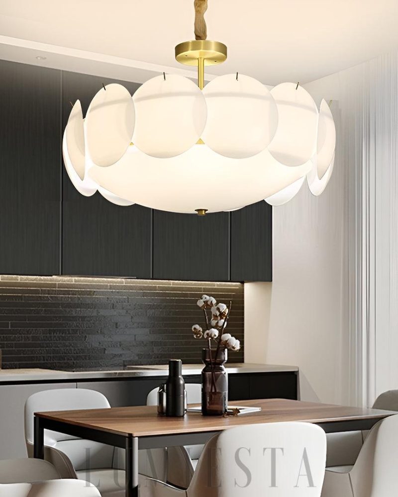 Lampa sufitowa Selene w stylu mosiężnym z szklanym kloszem