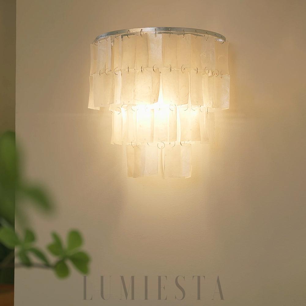 Lampa ścienna Skye z warstwowym wzorem w kolorze srebrnym i białym