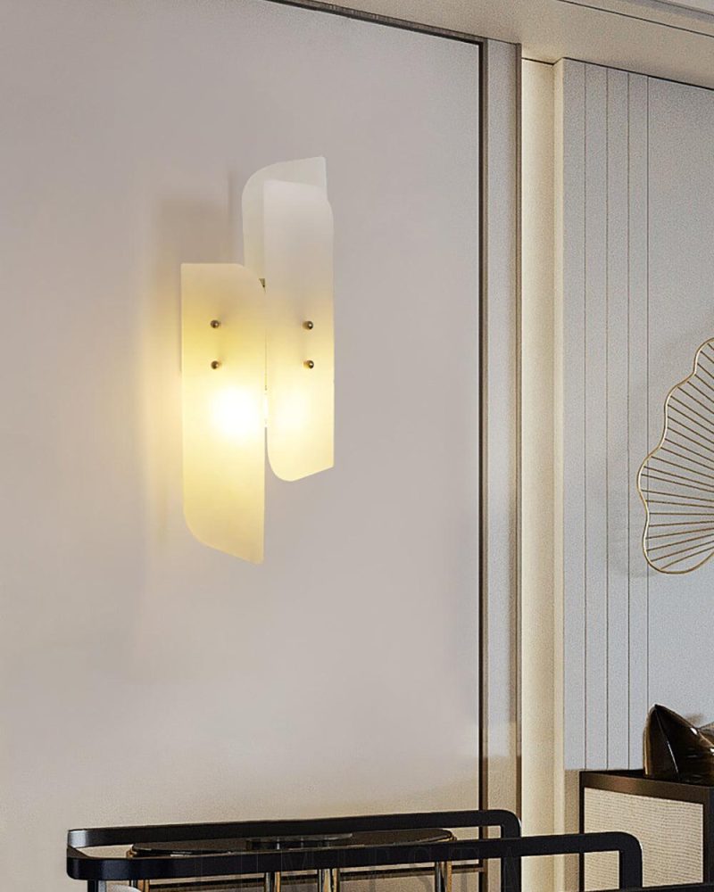 Mosiężna lampa ścienna Alabaster Megalith w eleganckim stylu