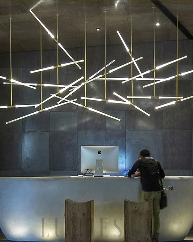 Lampa wisząca Hash w stylu liniowym z różnymi kolorami i rozmiarami