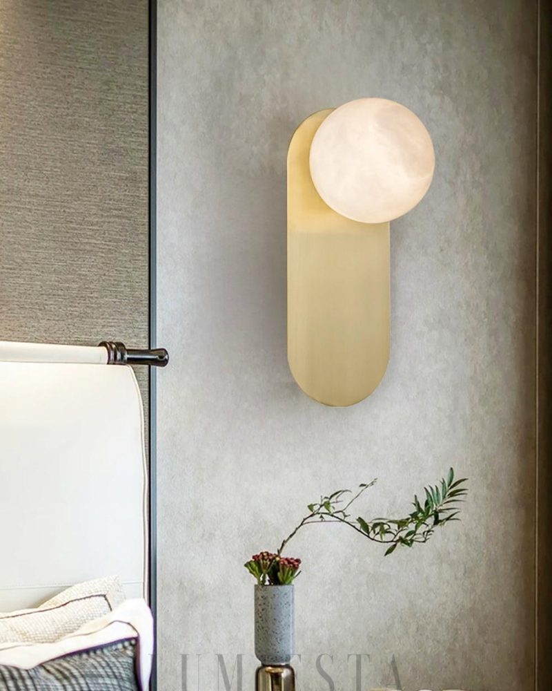 Lampa ścienna owalna alabastrowa sferyczna złota 12cm