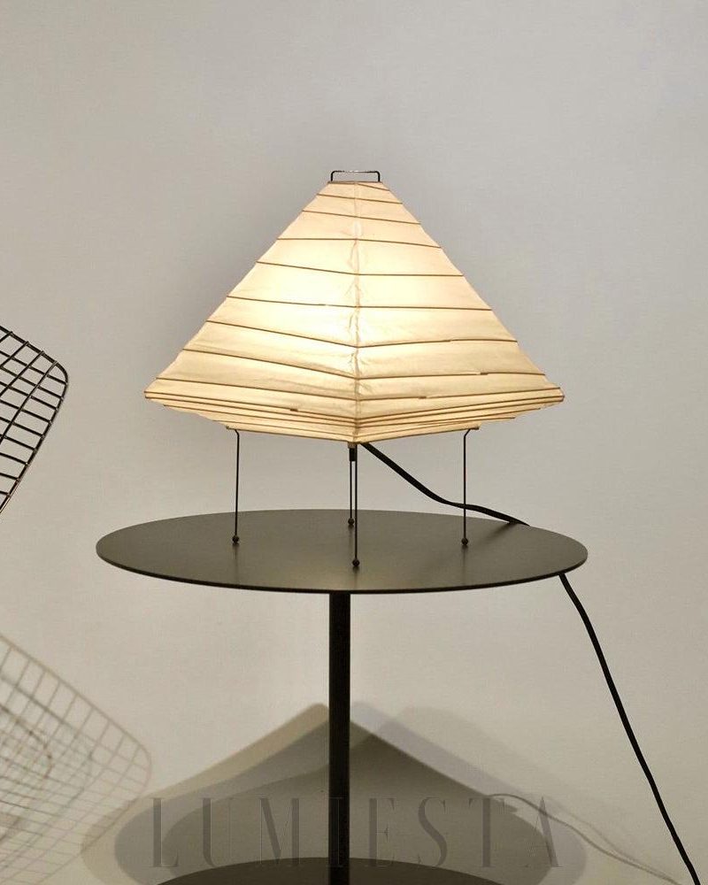 Lampa stołowa Akari 5X w kształcie piramidy kolor biały 31cm