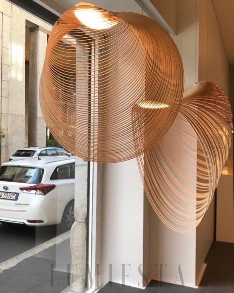 Lampa wisząca Art Float w kształcie nowoczesnej konstrukcji z drewna