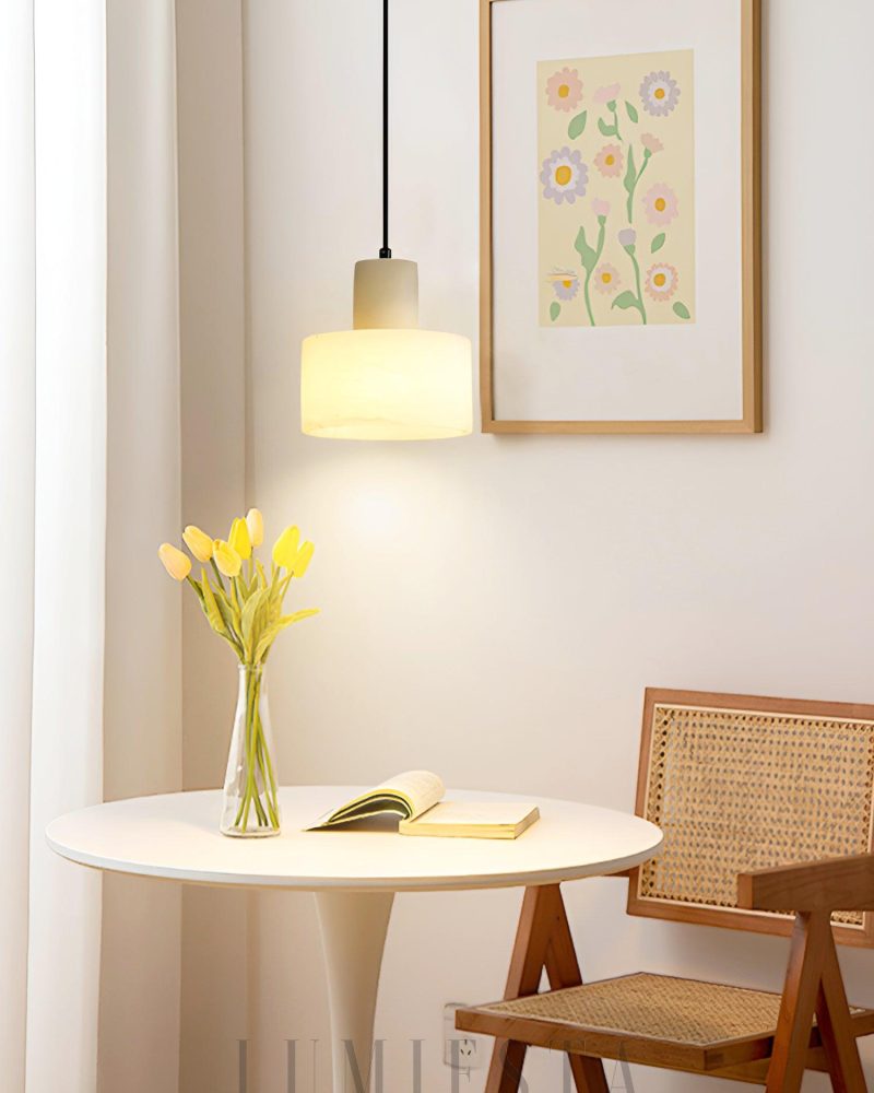 Lampa wisząca cylindryczna alabastrowa stylowa do wnętrz