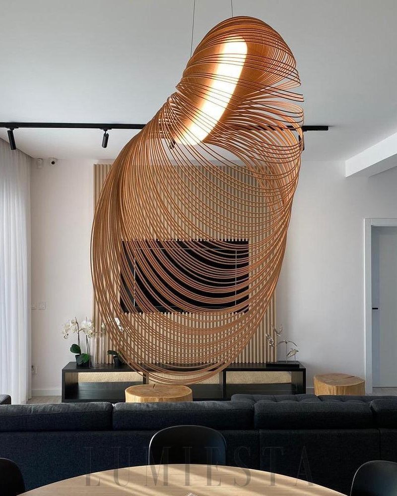 Lampa wisząca Art Float w kształcie nowoczesnej konstrukcji z drewna