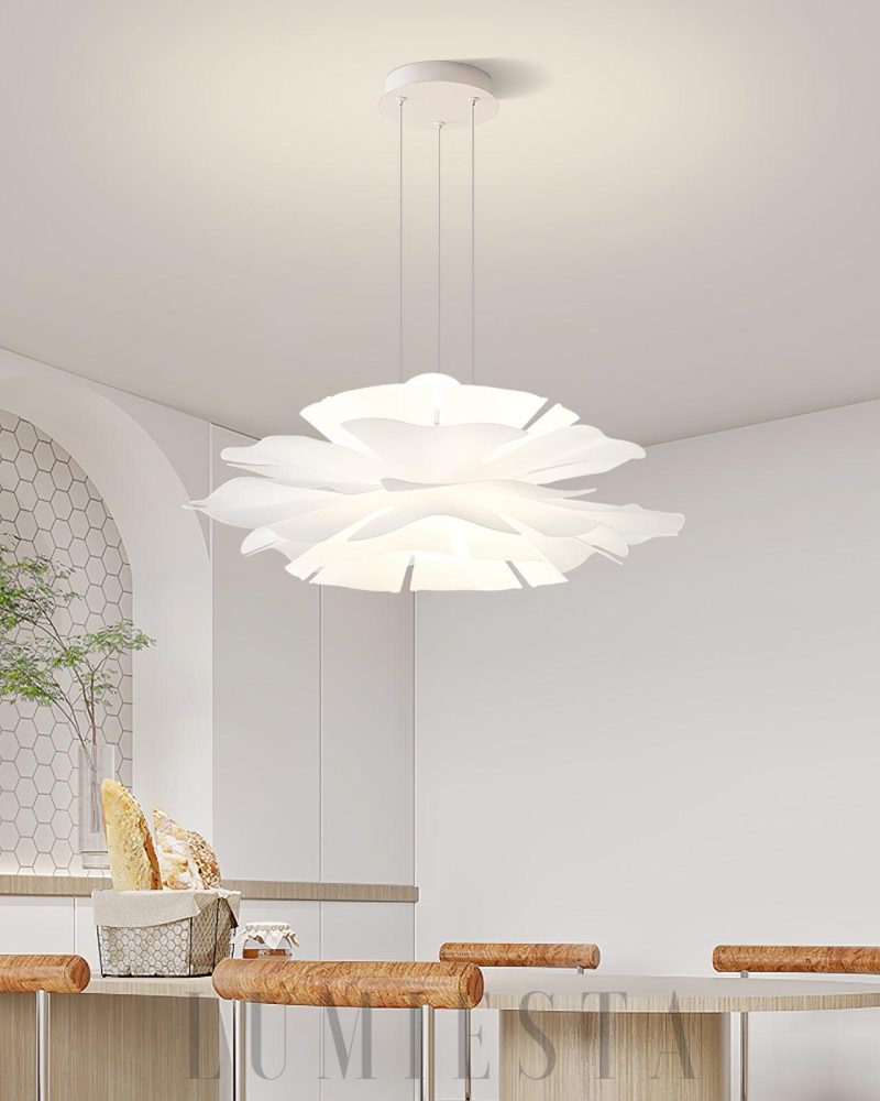 Lampa wisząca w kształcie kwiatu lotosu w kolorze białym