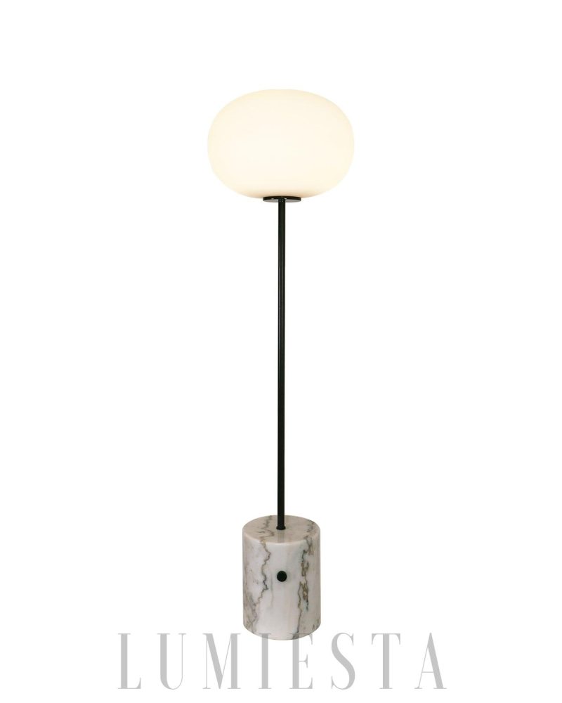 Lampa podłogowa z kulistym kloszem w złotym lub czarnym kolorze