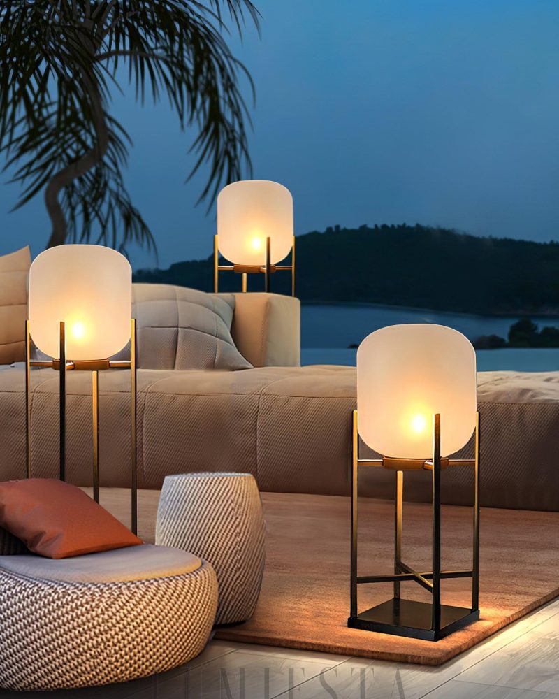 Nowoczesna lampa podłogowa w stylu latarni do ogrodu