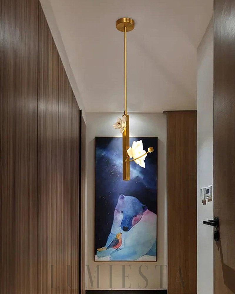 Lampa wisząca Lure w kształcie kwiatu z białym światłem