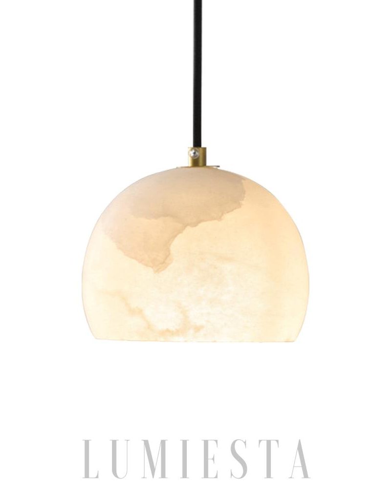 Lampa wisząca półokrągła z alabastru w białym i złotym kolorze