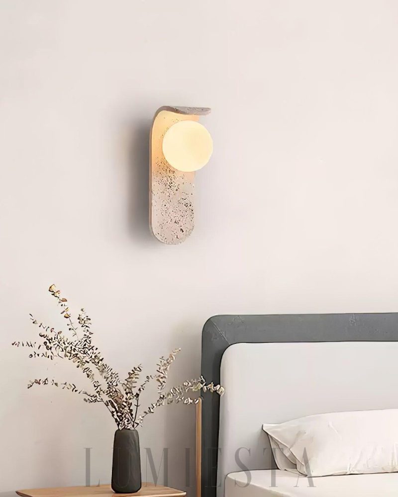 Lampa ścienna Curve Solis z travertynu minimalistyczna beżowa