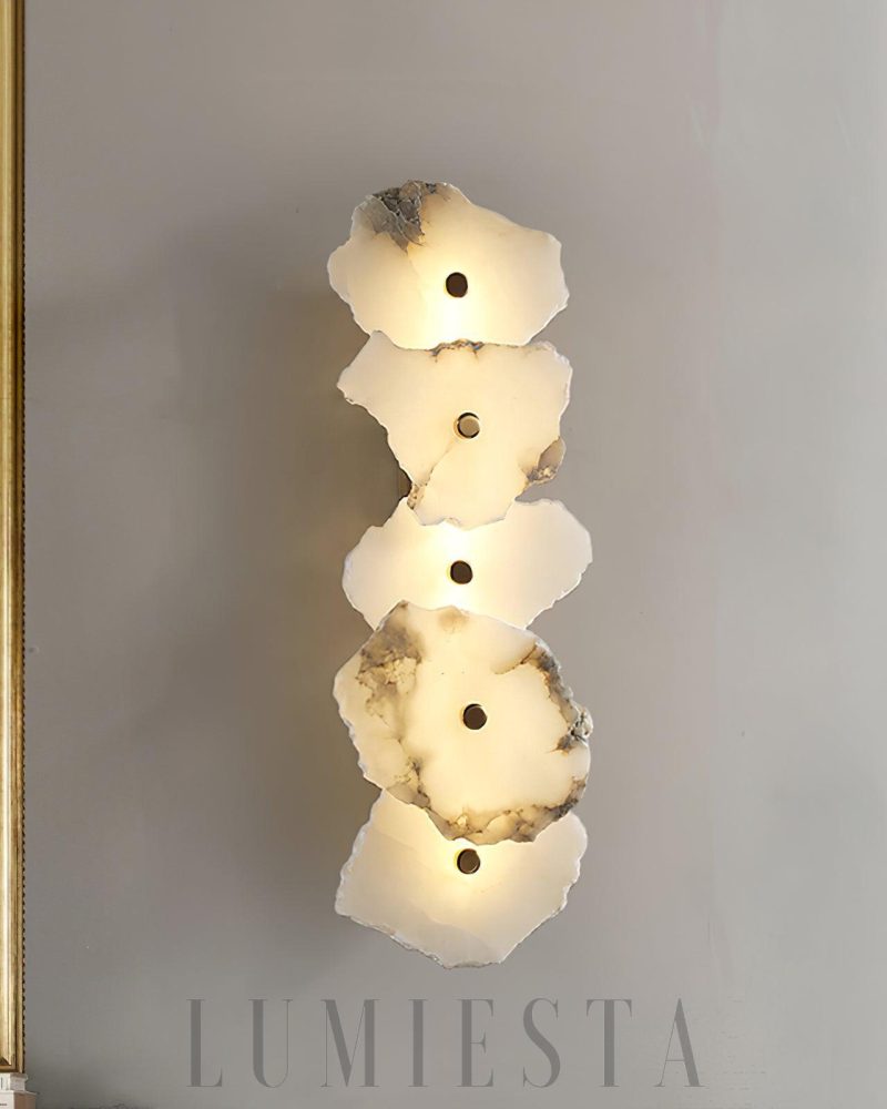 Lampa ścienna Petra Złota z Białym Alabastrem dla Eleganckiego Wnętrza