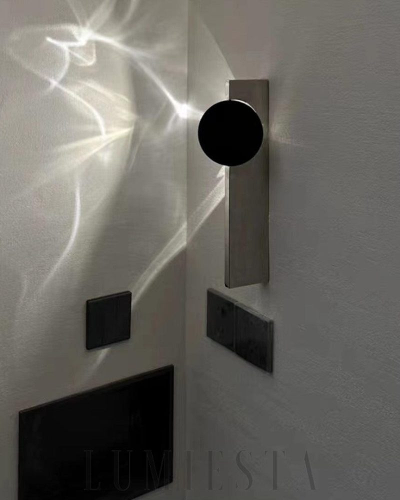 Lampa ścienna Ripple z efektem fal świetlnych w chromie i czerni