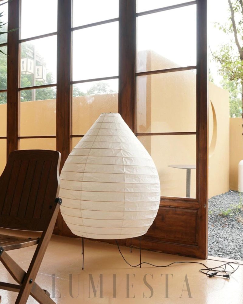 Lampa podłogowa Akari 23N w eleganckim białym stylu