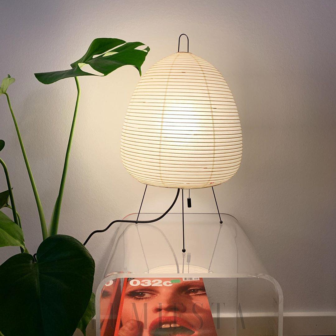 Lampa stołowa Akari 1A w stylu japońskim z mulberry paper