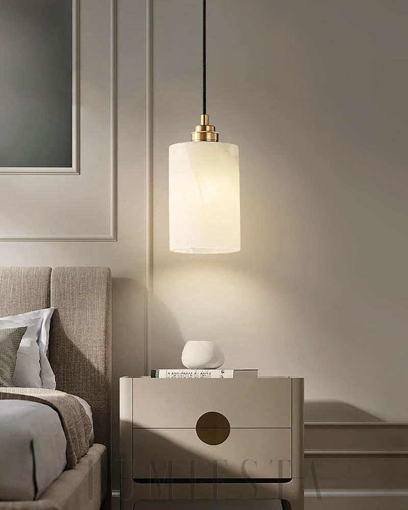 Cylindryczna lampa wisząca z alabastru w białym kolorze