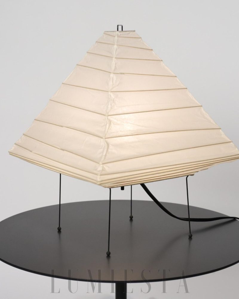 Lampa stołowa Akari 5X w kształcie piramidy kolor biały 31cm
