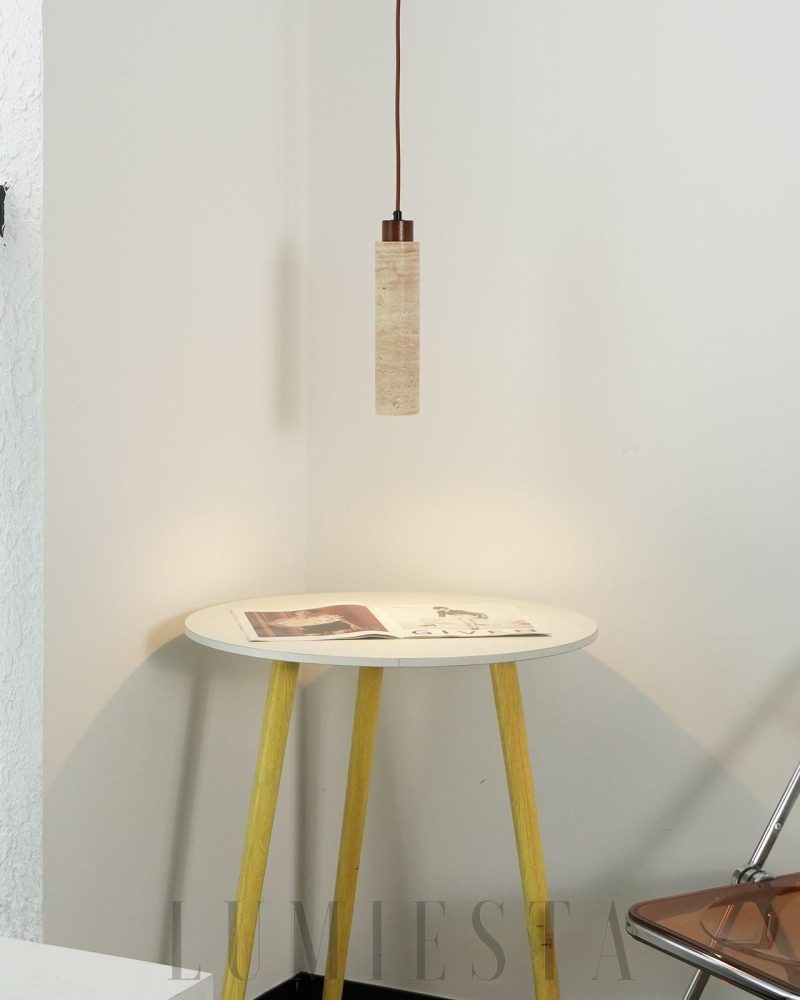 Naturalna lampa wisząca z trawertynu w stylu nowoczesnym