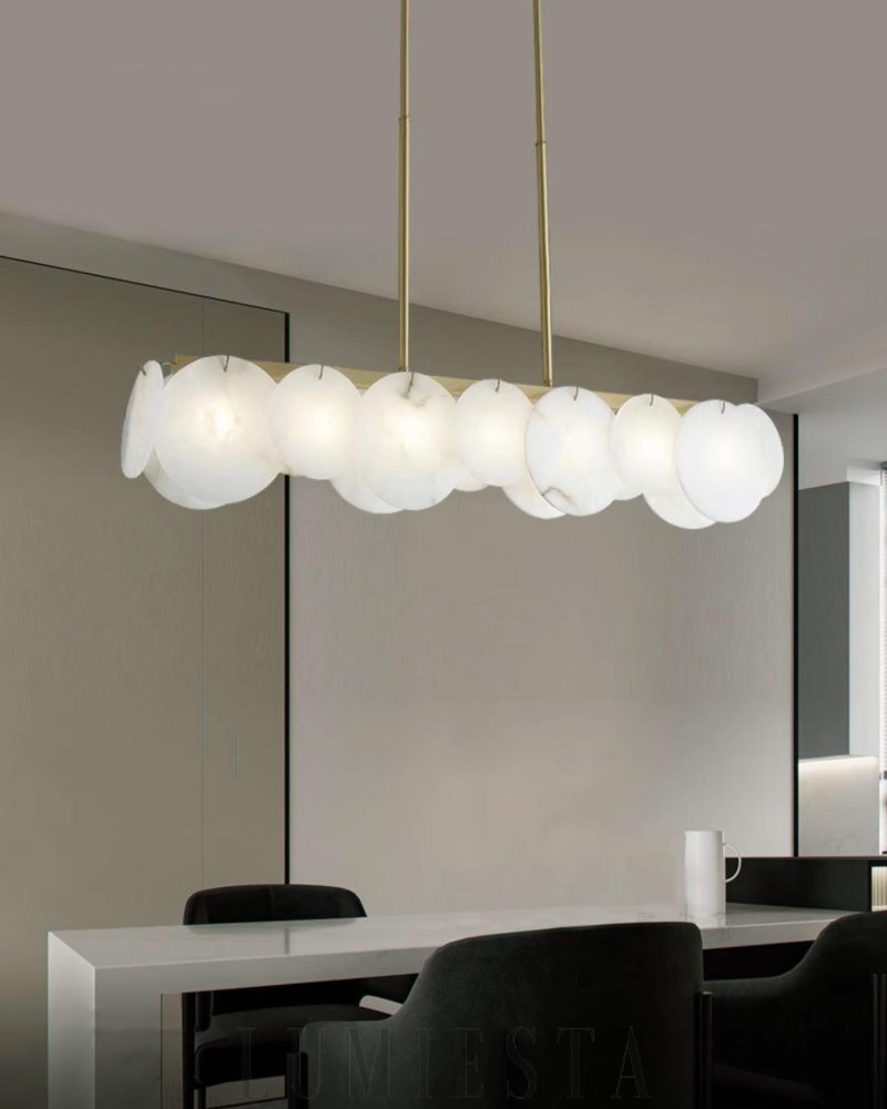 Nowoczesna lampa wisząca z alabastru w kolorze mosiądzu