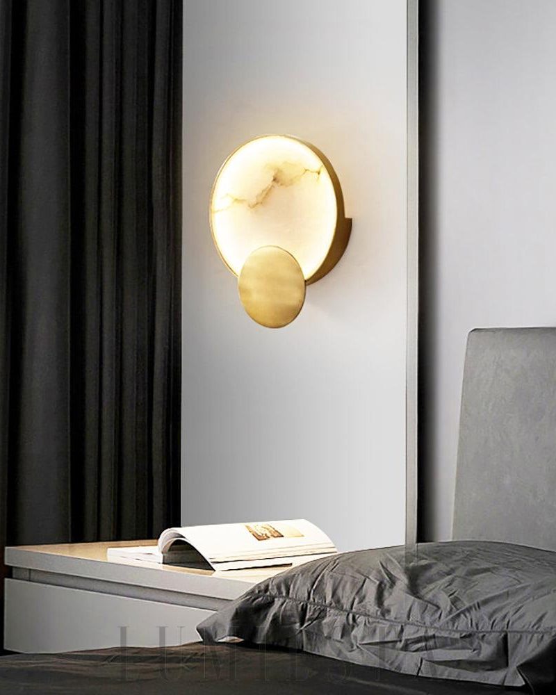 Lampa ścienna z marmuru w stylu nowoczesnym złota i biała
