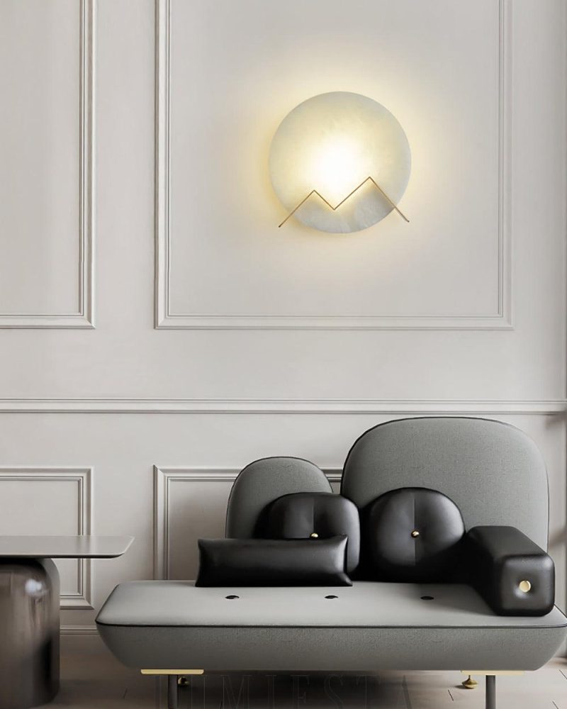 Lampa ścienna Alabaster M w kolorze mosiądzu i białym