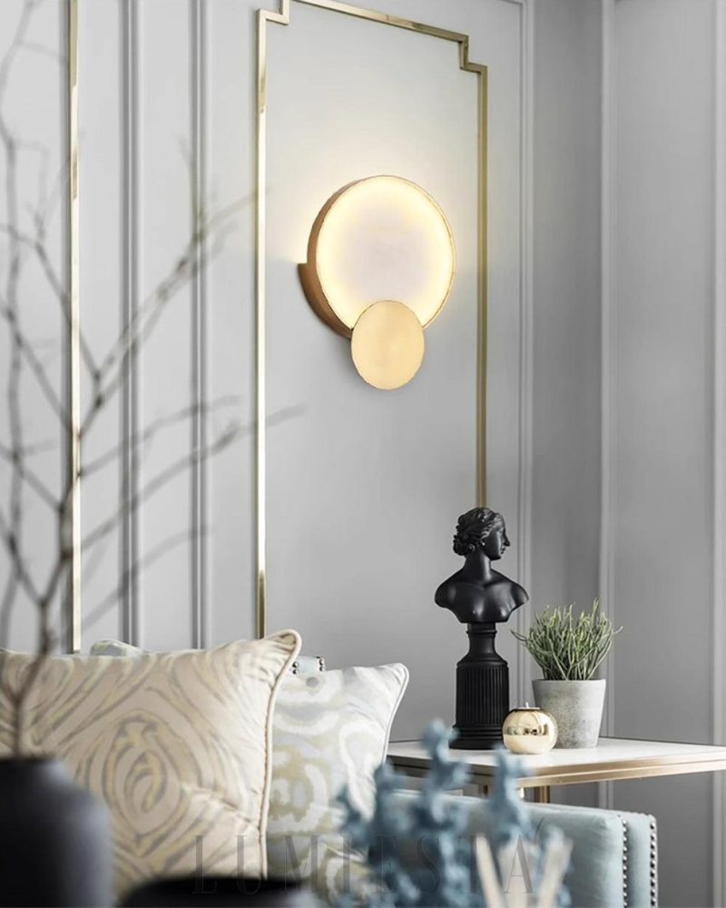 Lampa ścienna z marmuru w stylu nowoczesnym złota i biała
