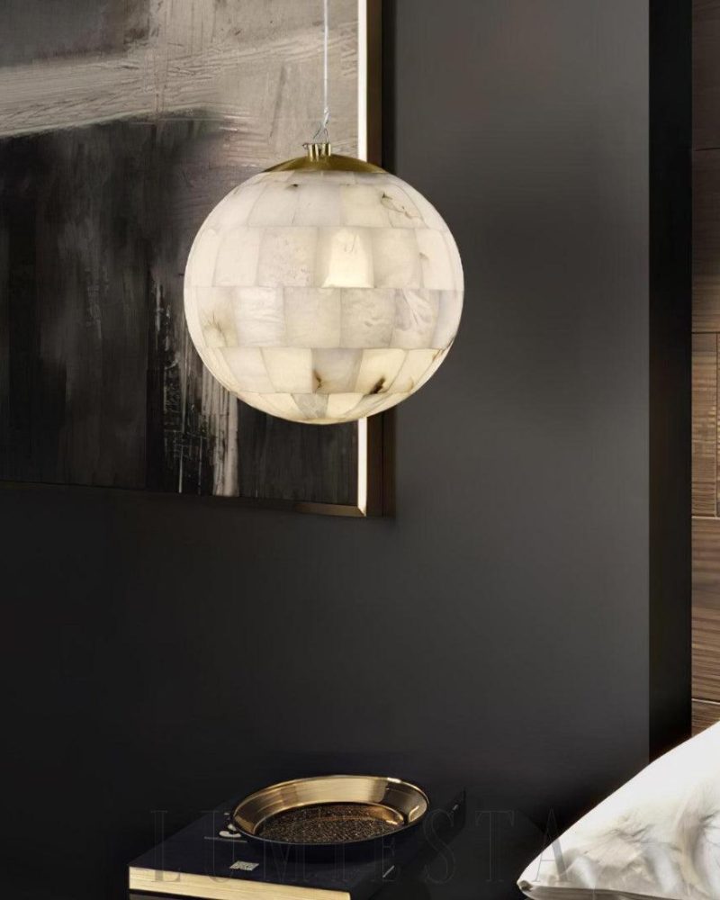 Lampa wisząca Alabaster w kształcie kuli złota i biała